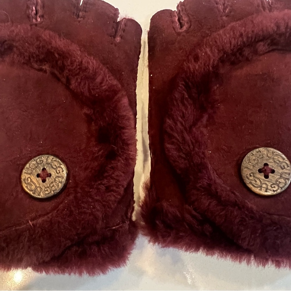 Ugg  Mini Bailey Shorty Shearling Fingerless Gloves - Picture 3 of 6